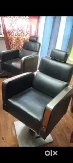 Saloon chair