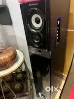 Tower speaker with wirless mic