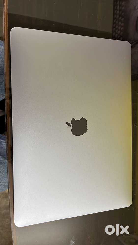 Macbook pro 2020 touch bar four thunderbolt 3 ports