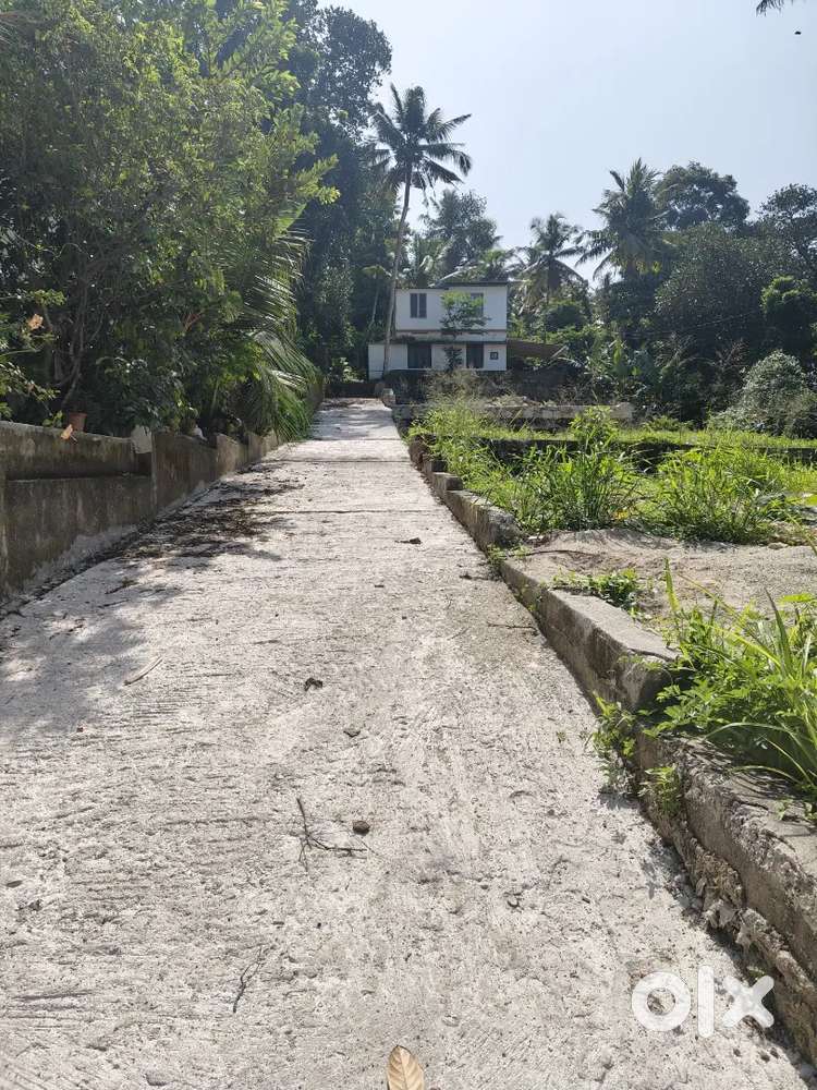 House plot sale kazhakkoottam junction 250 mtr distance