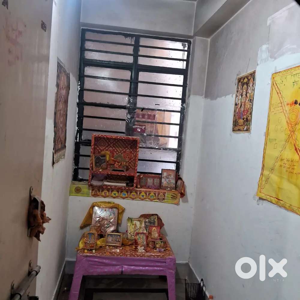 3BHK Flat with 2 bathroom, 1 Big Balcony, 1 Puja room, Big Hall