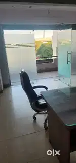 Shop available for showroom and other use