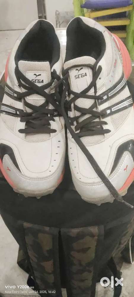 Cricket shoes in good condition used for around 1 year and 1.5 month