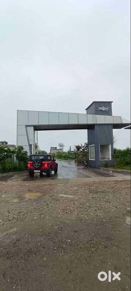 100 GAJ KA PLOT WOH BHI GATED TOWNSHIP WOH 80 % LOANABLE.