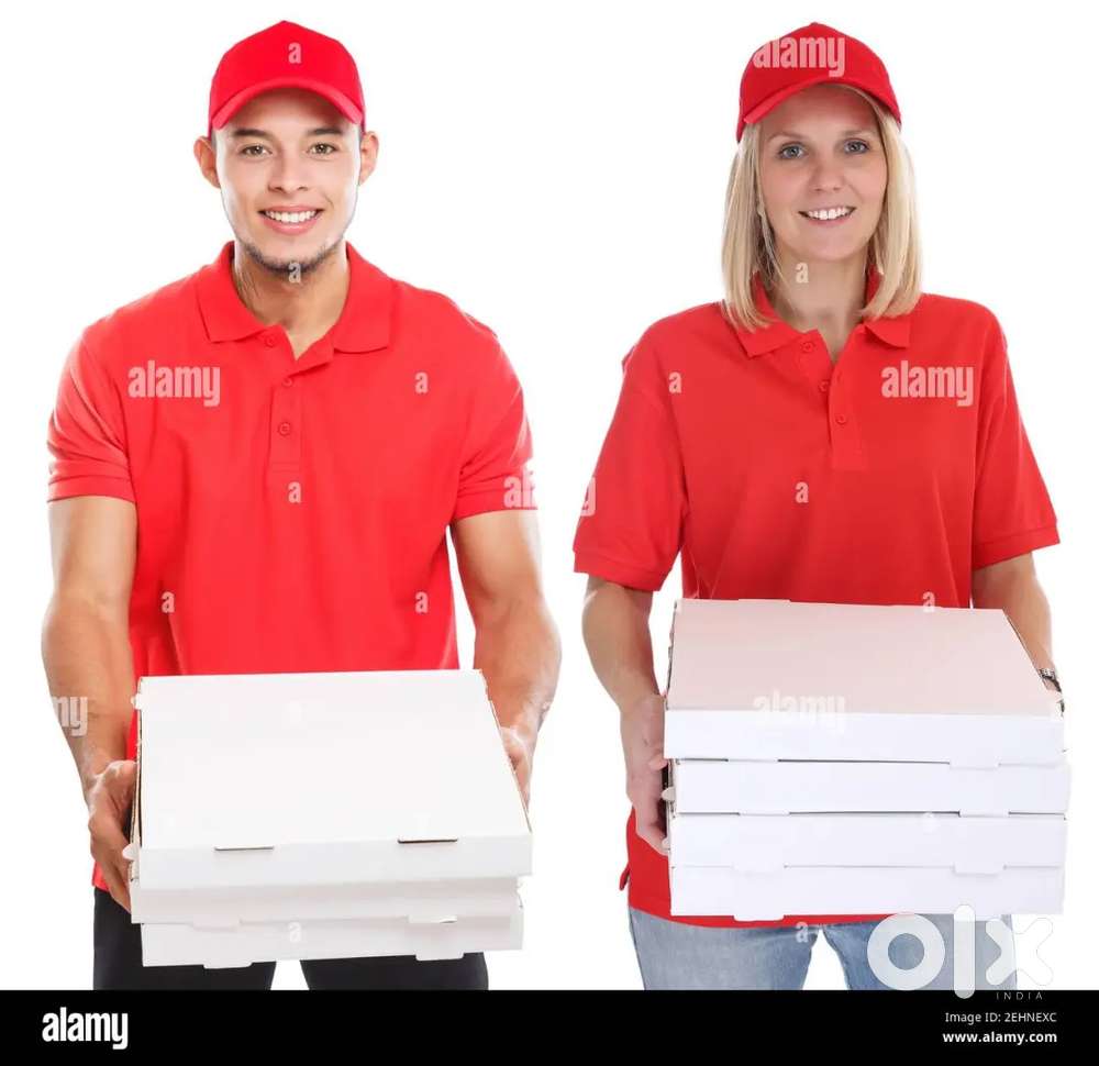 Delivery boy girl for Gwalior Railway Station food delivery in train
