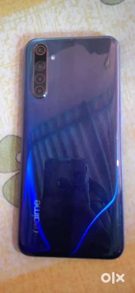 Realme 6 (6GB RAM / 128GB Storage) – Smooth Performer & Great Cameras