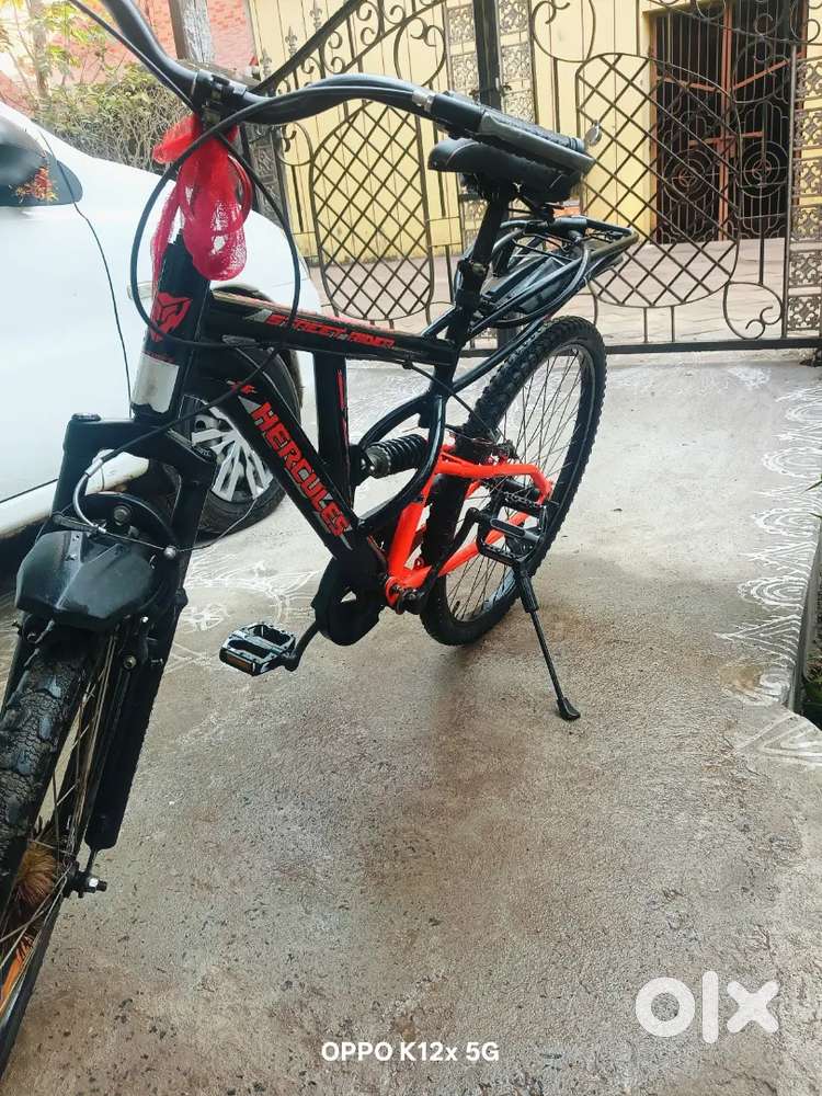 1 year cycle in good condition  and all brake and pedals are in workin