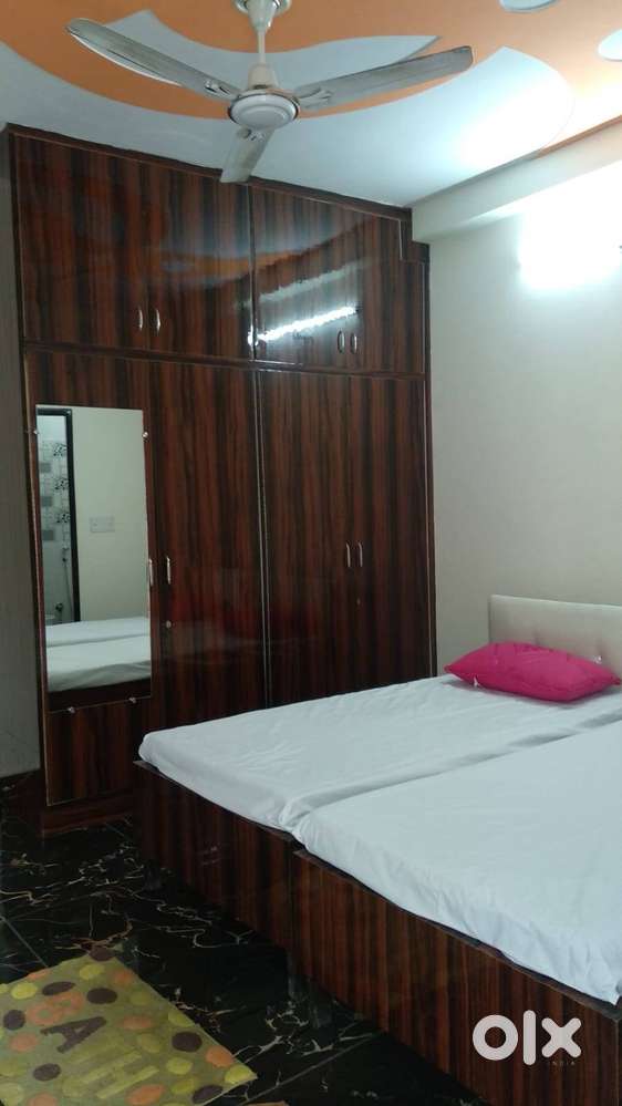 luxury pg for girls , girls pg accomodation , apartment room for girls