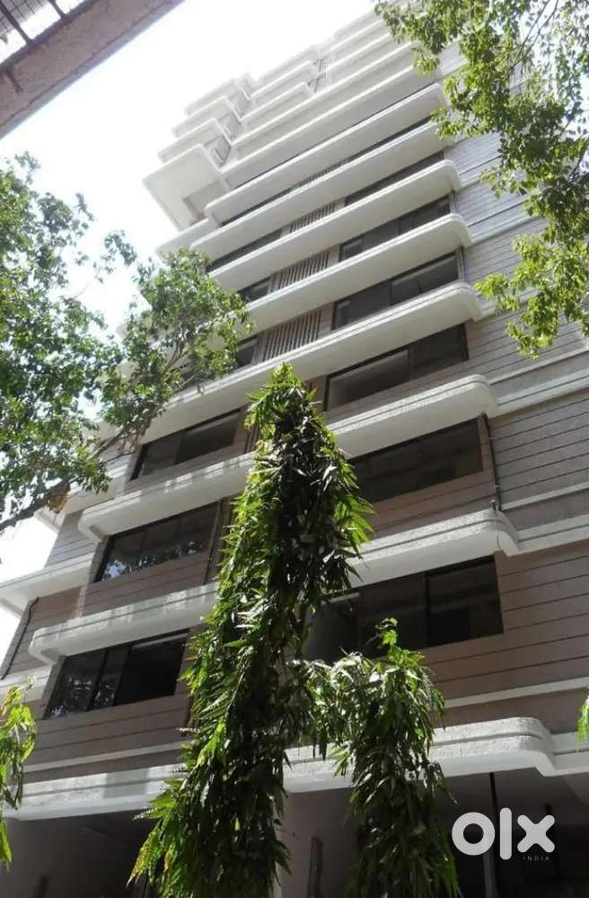 G+7 Hotel for sale on Juhu Location