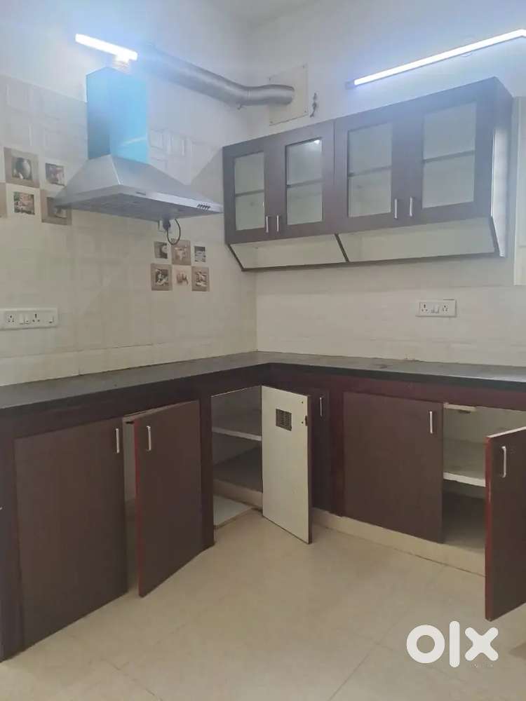T Nagar 3 BHK flat 1500 sqft. Rent Rs 35k Advance 6 months rent