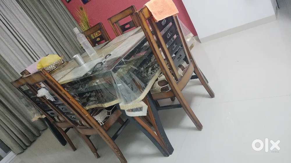 Dinning table 6 seater wooden