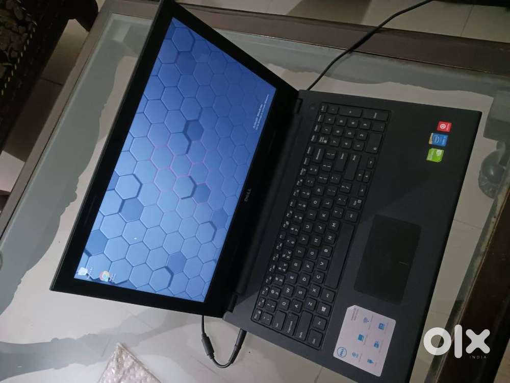 Dell inspiron i5 4th gen 15.6 inch display with mouse and headphones