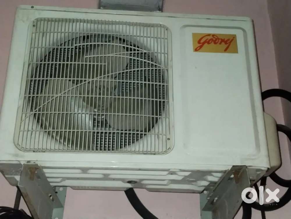 Sell of Air conditioners godrej 3 star