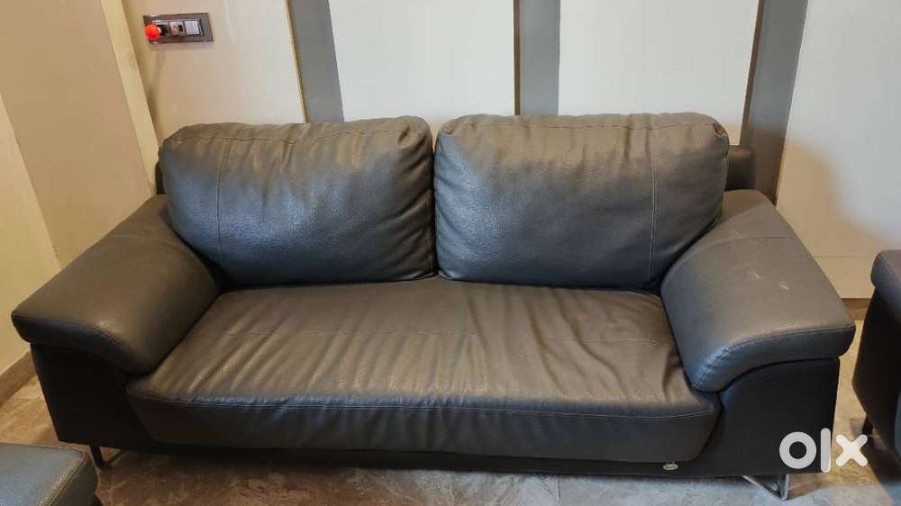 Premium 3+2+1 Leather Sofa Set with Center Table – Excellent Condition