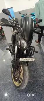 Bajaj Dominor400cc 2018 model black color in excellent condition