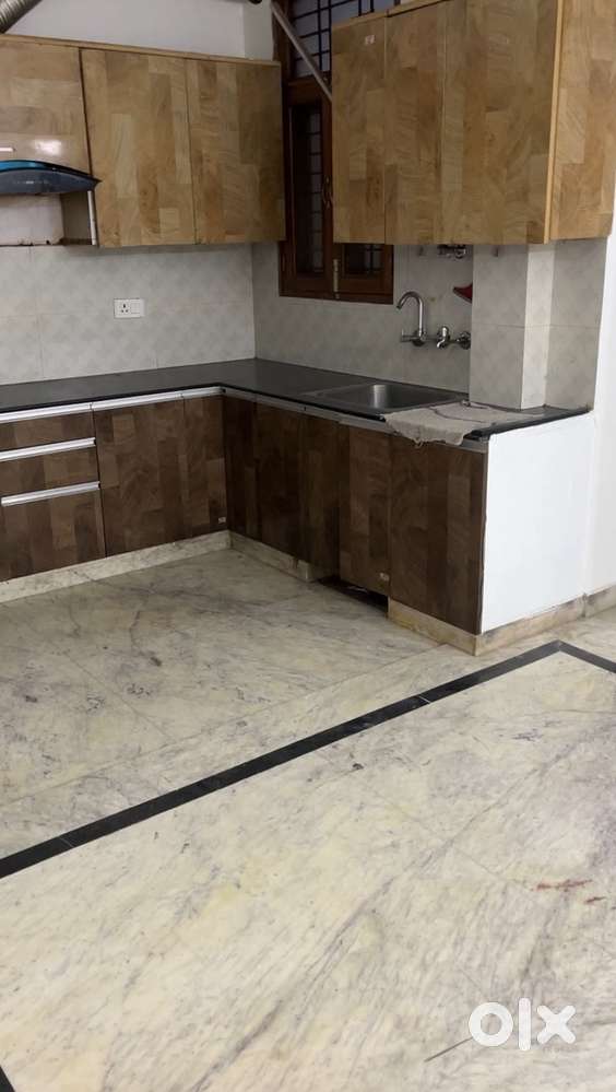 Looking for flatmate for 3bhk flat in sector 63A