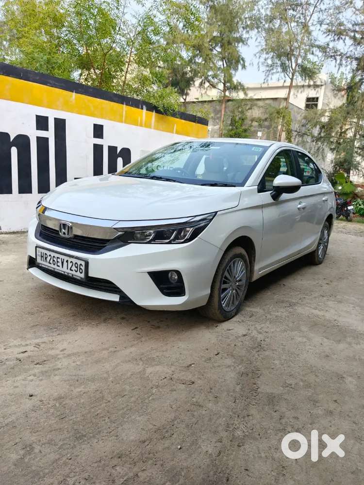 कार ड्राइवर चाहिए कार चलने के लिए