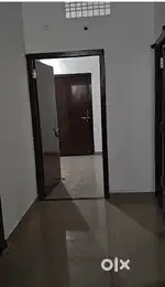 there are total 6 flats - only girls and family allowed