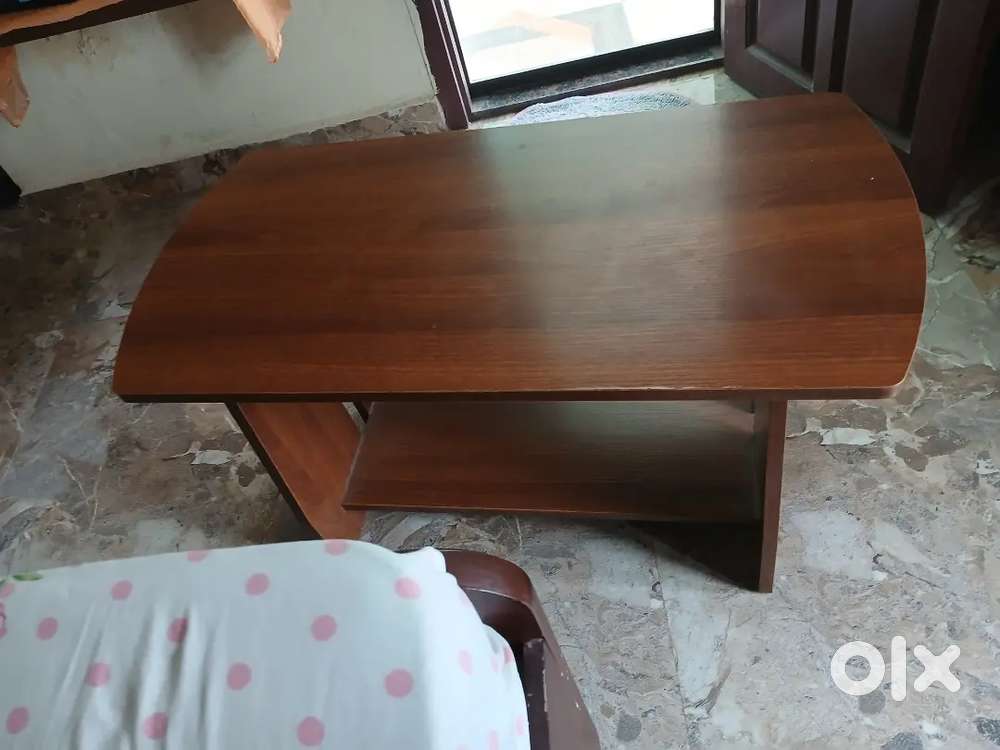 Center table good condition for sale