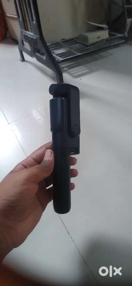 Two in one Selfie stick / tripod