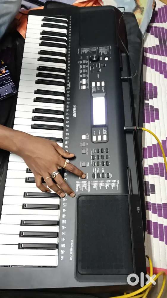 YAMAHA PSR E373