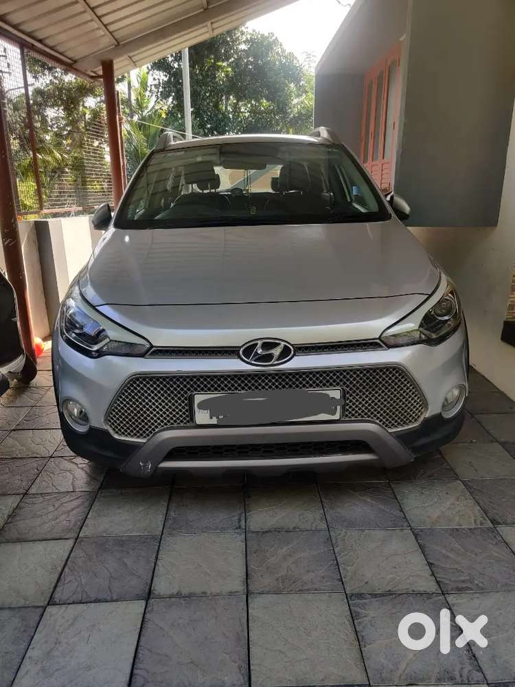 Hyundai i20 Active 2016 with inbuilt gps