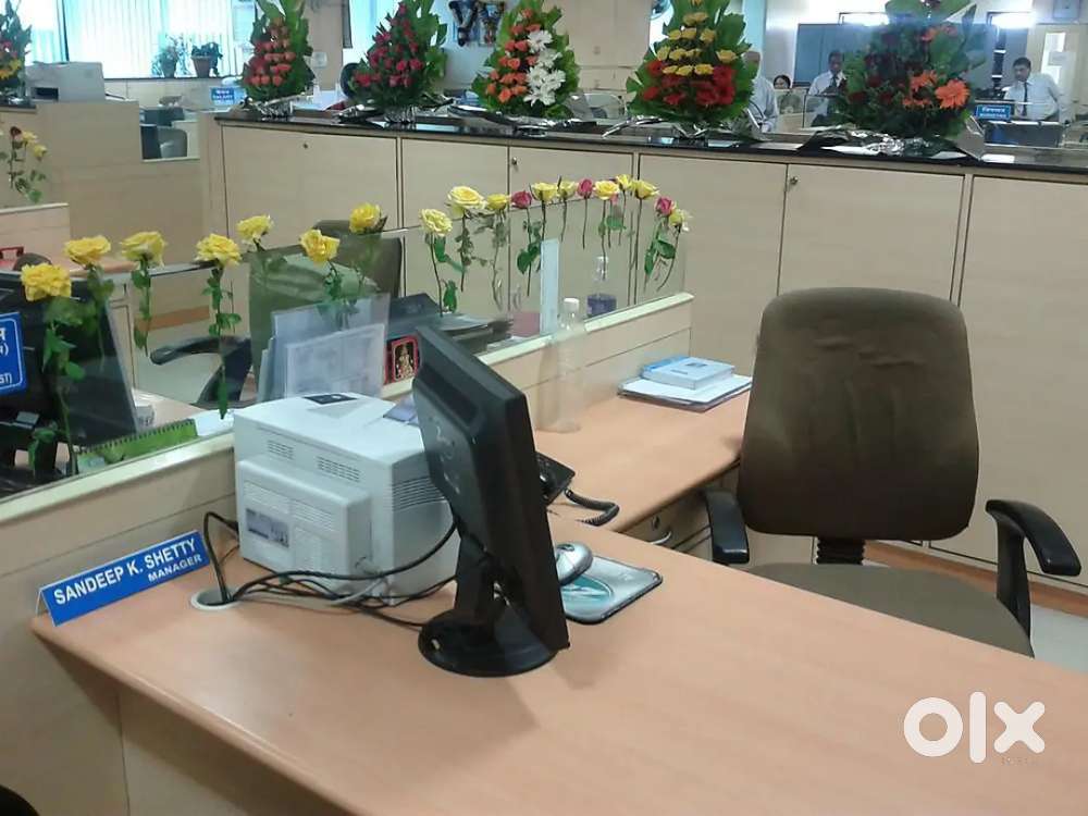 WANTED MALE/FEMALE BANK COUNTER STAFF WITH 9-6 TIMING