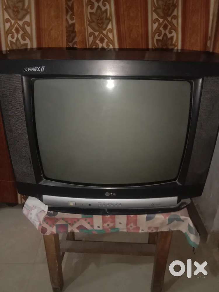 L.G Coloured T.V 24 inches  with black coloured   and with Remote.