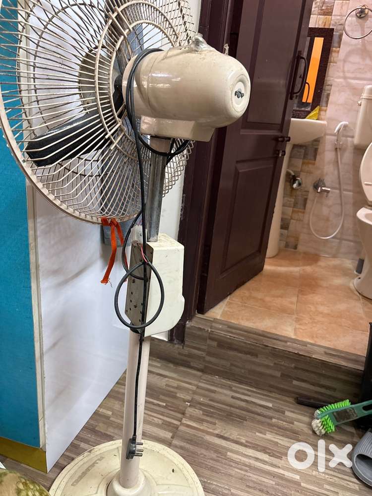 2 fans standing fan for sell