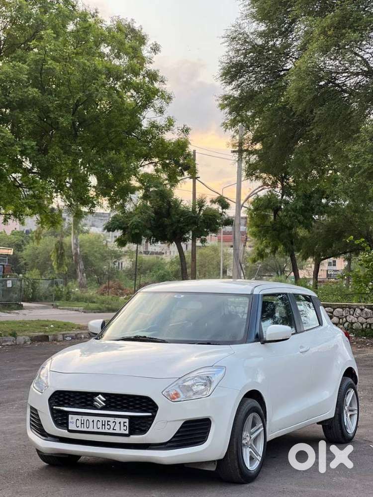 Maruti Suzuki Swift VXi + Manual, 2022, Petrol