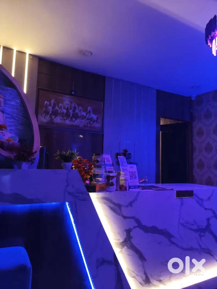 Saaf safai ke liye ladka chahiye aur chote mote kam kar sake spa me