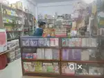 कॉस्मेटिक शॉप के 2 काऊंटर, 2 डिस्प्ले रॅक, माल के साथ
