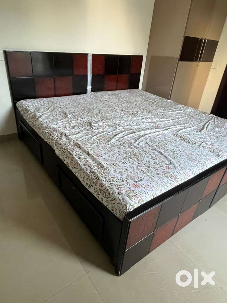 King size bed with storage