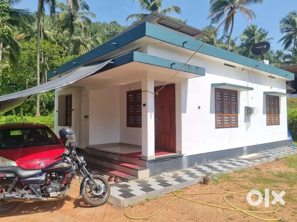 13 സെന്ടും വാർപ്പ് വീടും.ബാലുശേരിക്കടുത്ത് കരിയാത്തൻകാവിൽ