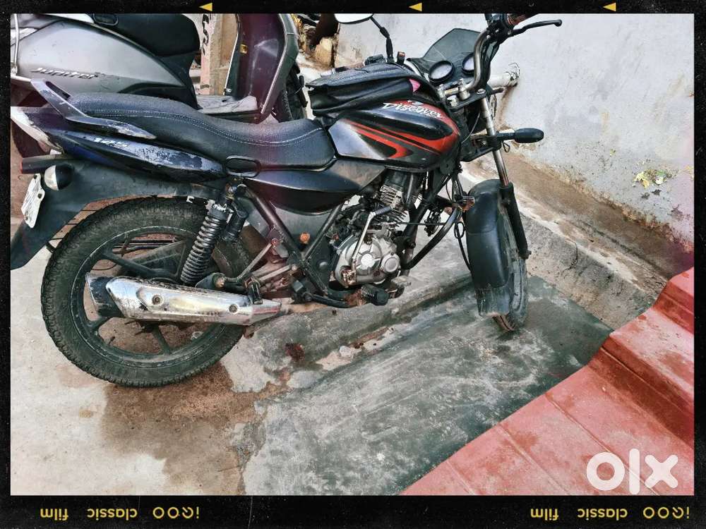 Bajaj discover good condishon new tubless tyrs no repairs