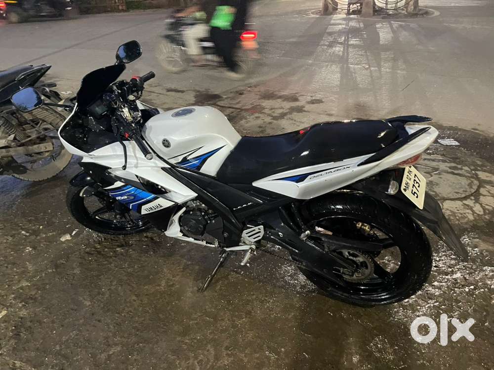 Yamaha R15 v2s