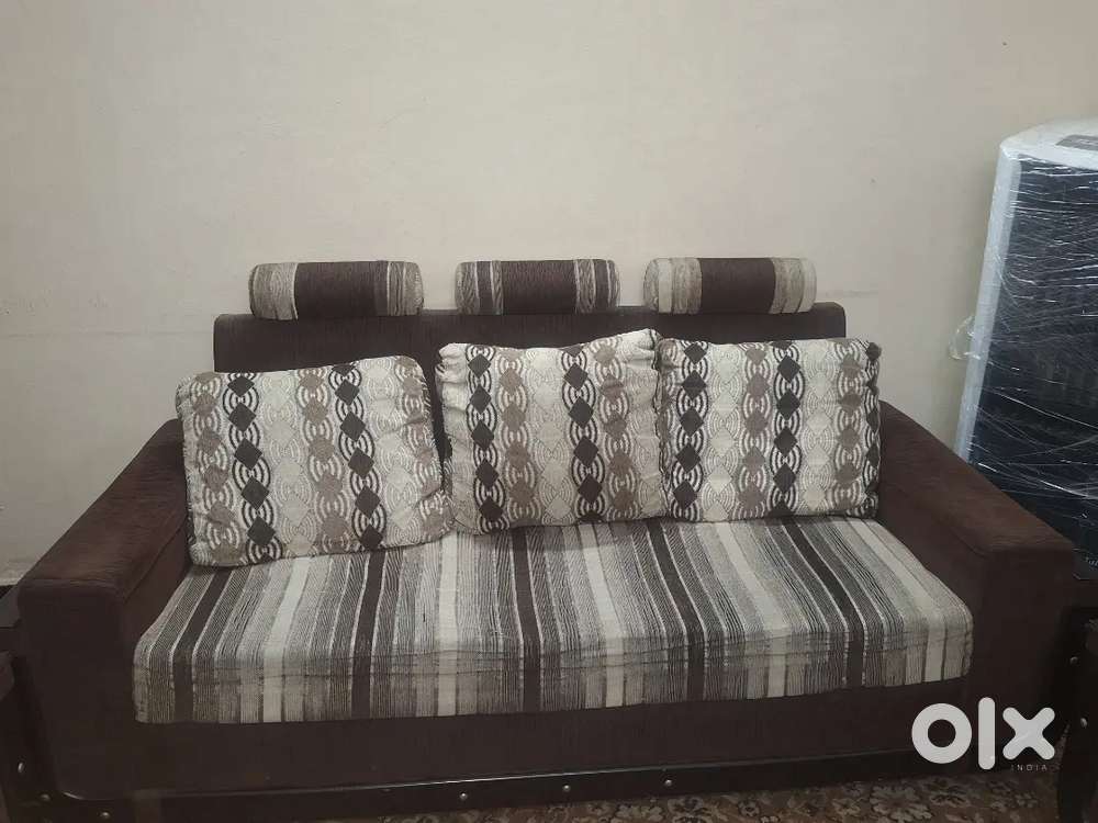 *URGENT* [3 SEATER] SOFA with Cloth Work