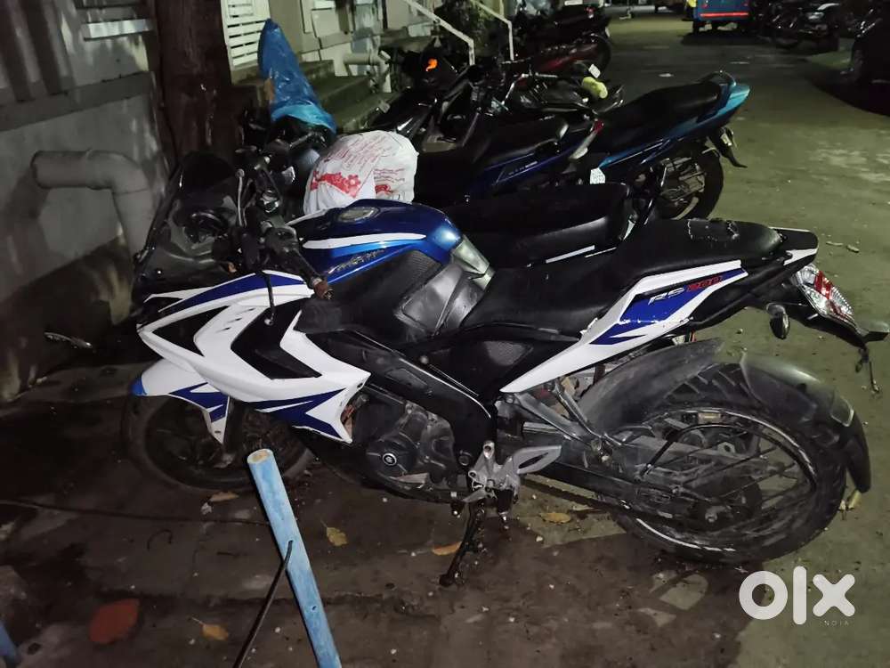 PULSAR RS 200