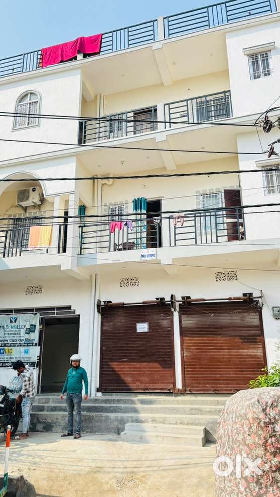 2 shops for rent on main road for 2500/- each