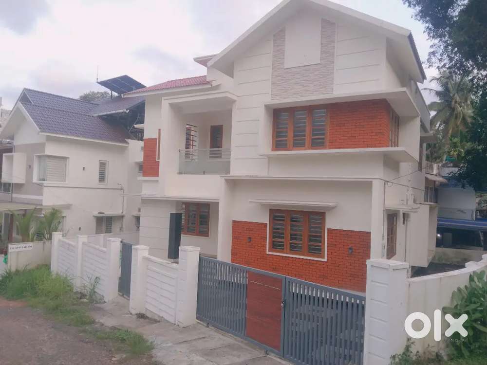 NEW 4 BHK HOUSE FOR SALE 5 CENT 2250 SQFT KAKKANAD SEA PORT ROAD 1 KMS