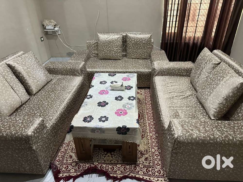 Elegant 6-Seater Sofa Set in Excellent Condition”