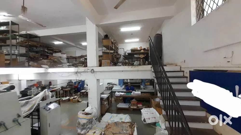 100sqmt shop for rent where truck can load/unload