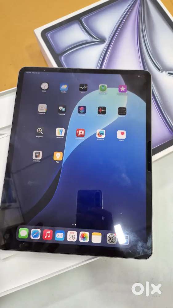 Apple IPar Air M2 13 inch in excellent Condition