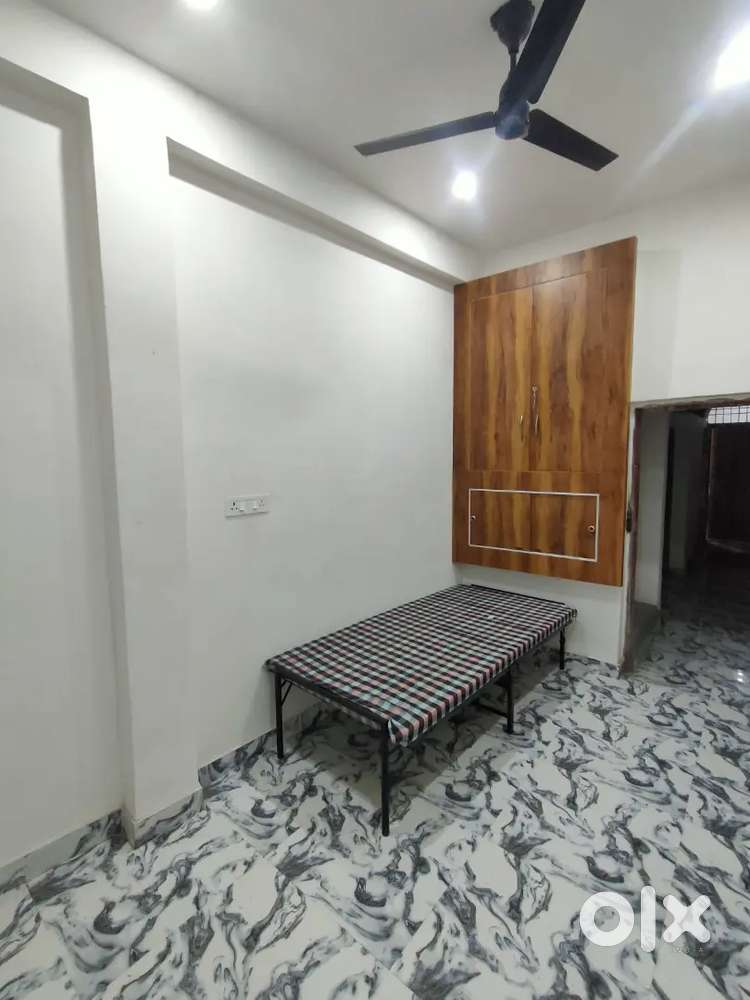 PG & Rooms available for students & Job going at reasonable prices