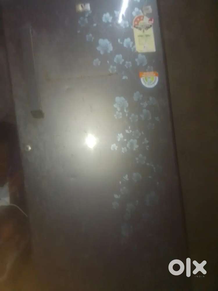 Fridge bas 5 saal purani