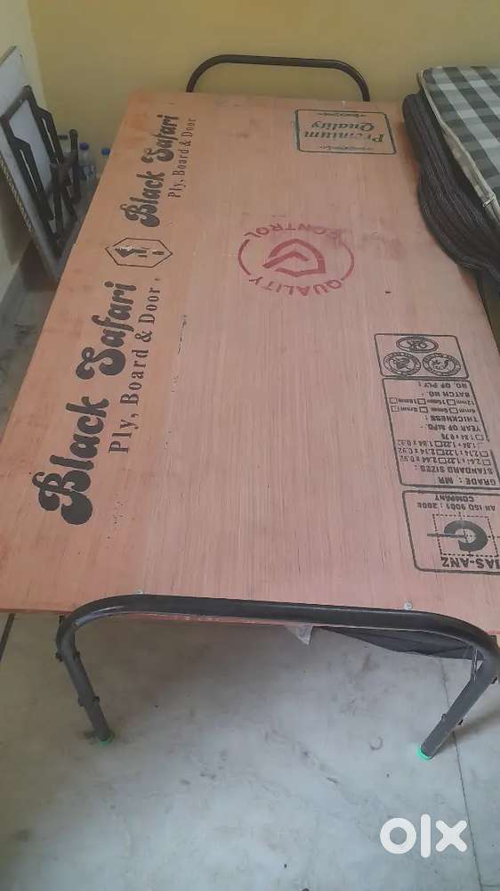 SINGLE FOLDING BED