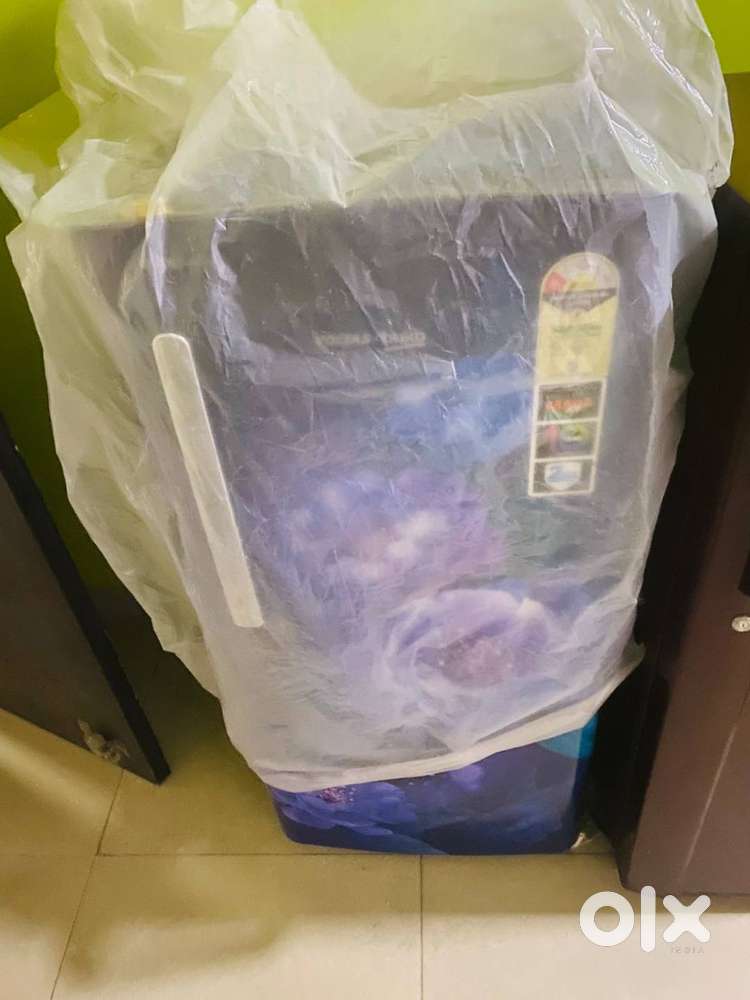 Selling 2 Fridge and 1 bed for Rs 12,000