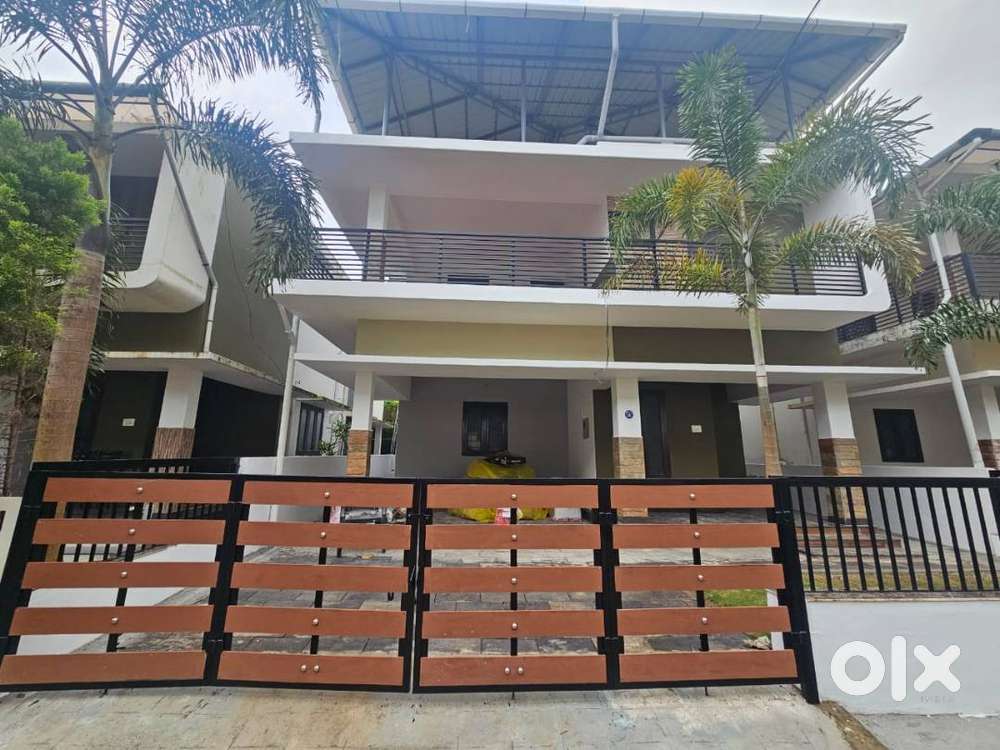 @VANIYAMKULAM - 4BHK READY TO MOVE HOUSE FOR SLAE IN OTTAPALAM