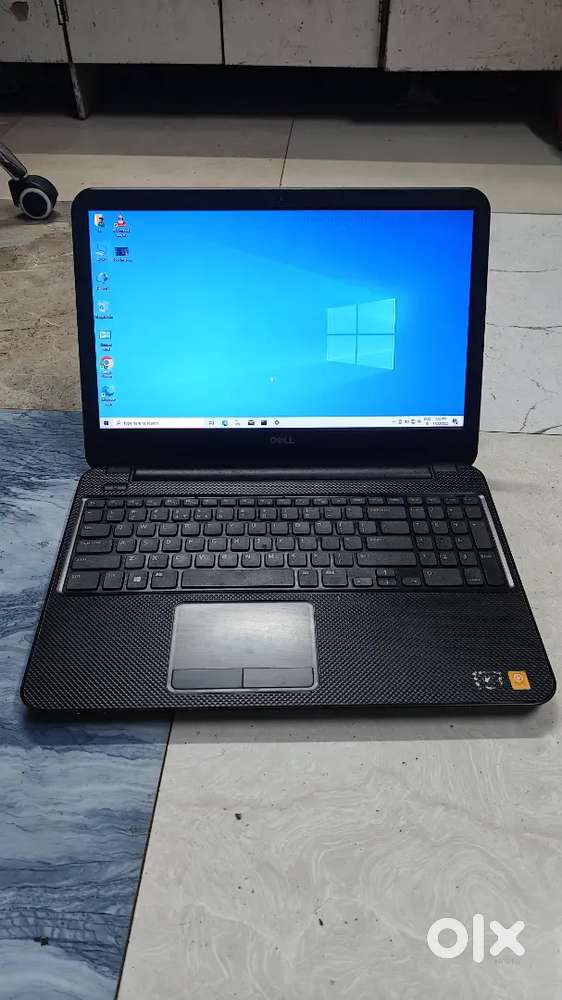 Dell Laptop i3 8gb ram 500gb hdd 16inch windows 10 charger all working