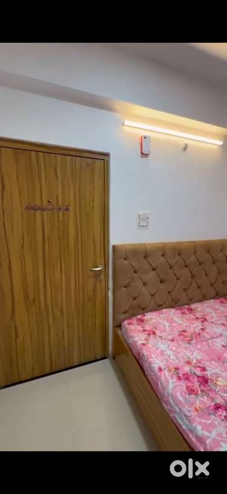 1bhk studio flat furnished